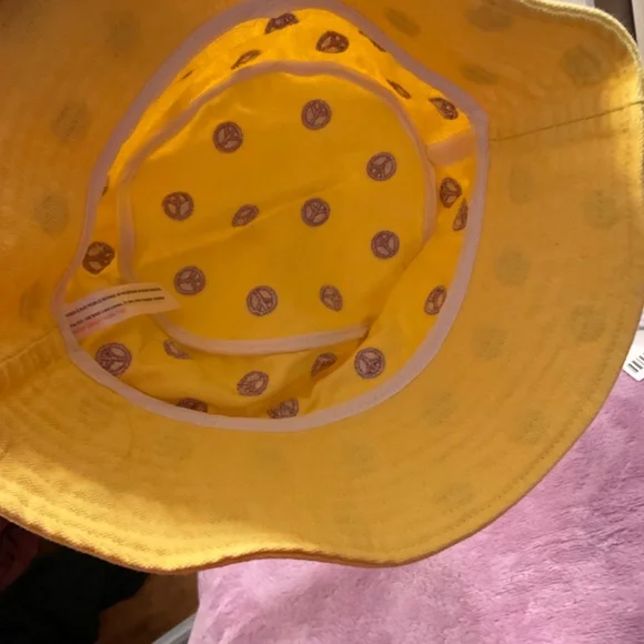 BNWOT YELLOW AND PURPLE PEACE SIGN BUCKET HAT - Picture 3 of 4